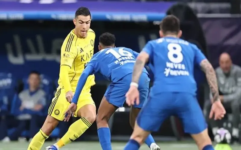 الوطن سبورت | فرص تتويج الهلال والنصر بلقب الدوري السعودي بعد التعادل في الديربي